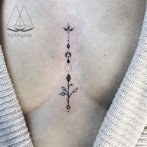 tatuajes en medio delos senos|tatuajes en medio de los senos